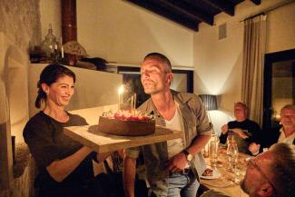 Geburtstagsständchen: Teilnehmer Torben Sander feiert seinen 30. 
