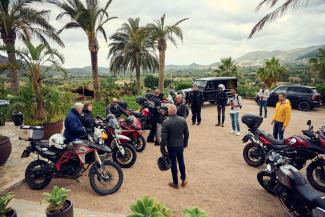 Kickstart: Aufbruch zur Motorradtour.