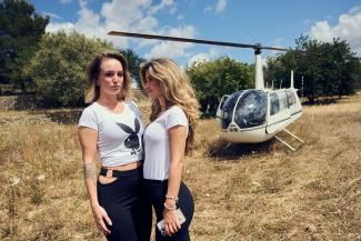 Helikopter-Frauen: Julia Römmelt (l.) und Laura Schultz gehen in die Luft