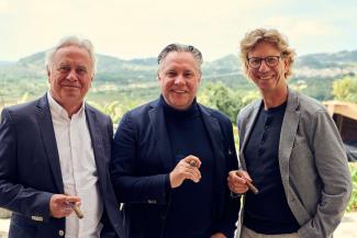 Auf eine Zigarre: mit Dieter Reuter (l.), Jens Schrader (beide Carlos André) und Florian Boitin (Playboy, Mitte).